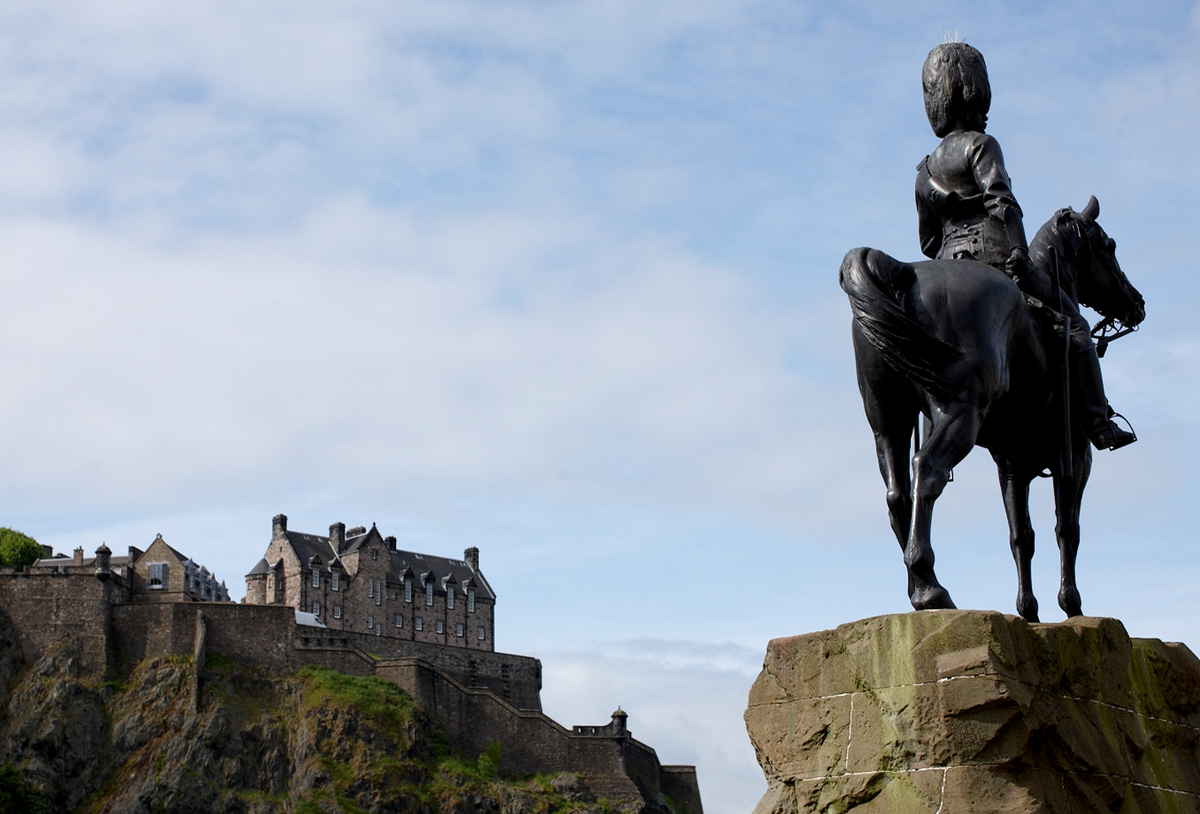 scottish equestrian soldier bronze statue