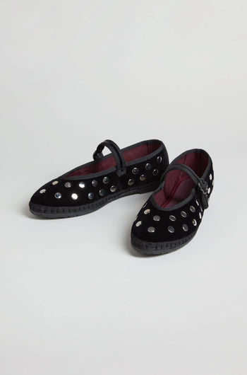 Studded Mary Jane Velvet Shoes: handmade black velvet shoes with silver circular studs and a strap, blending classic Spanish craftsmanship with modern style. Displayed on a white background.