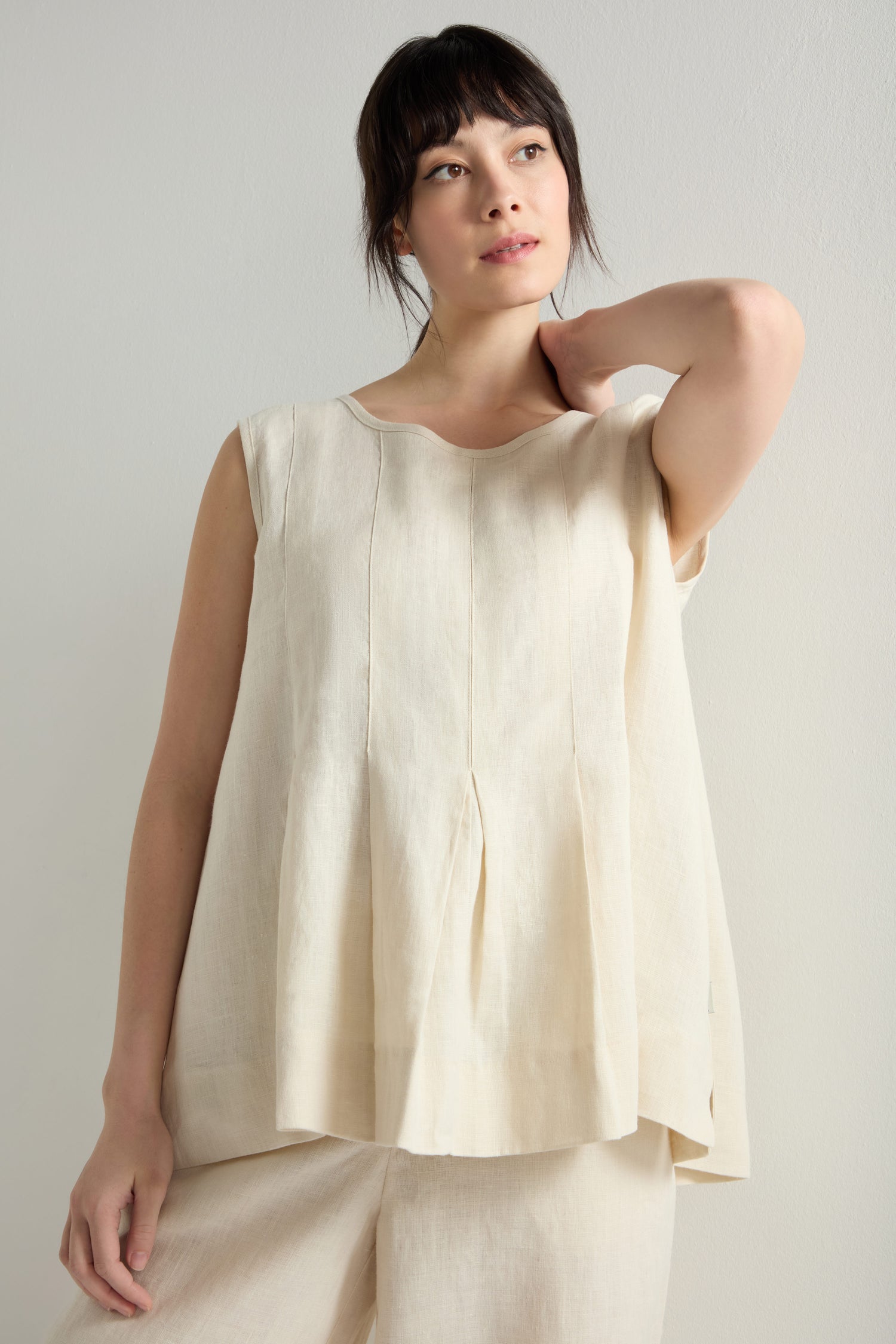 Linen Pleat Vest