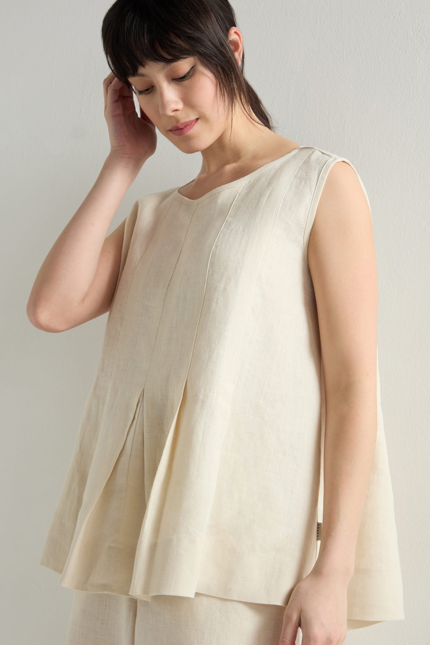 Linen Pleat Vest