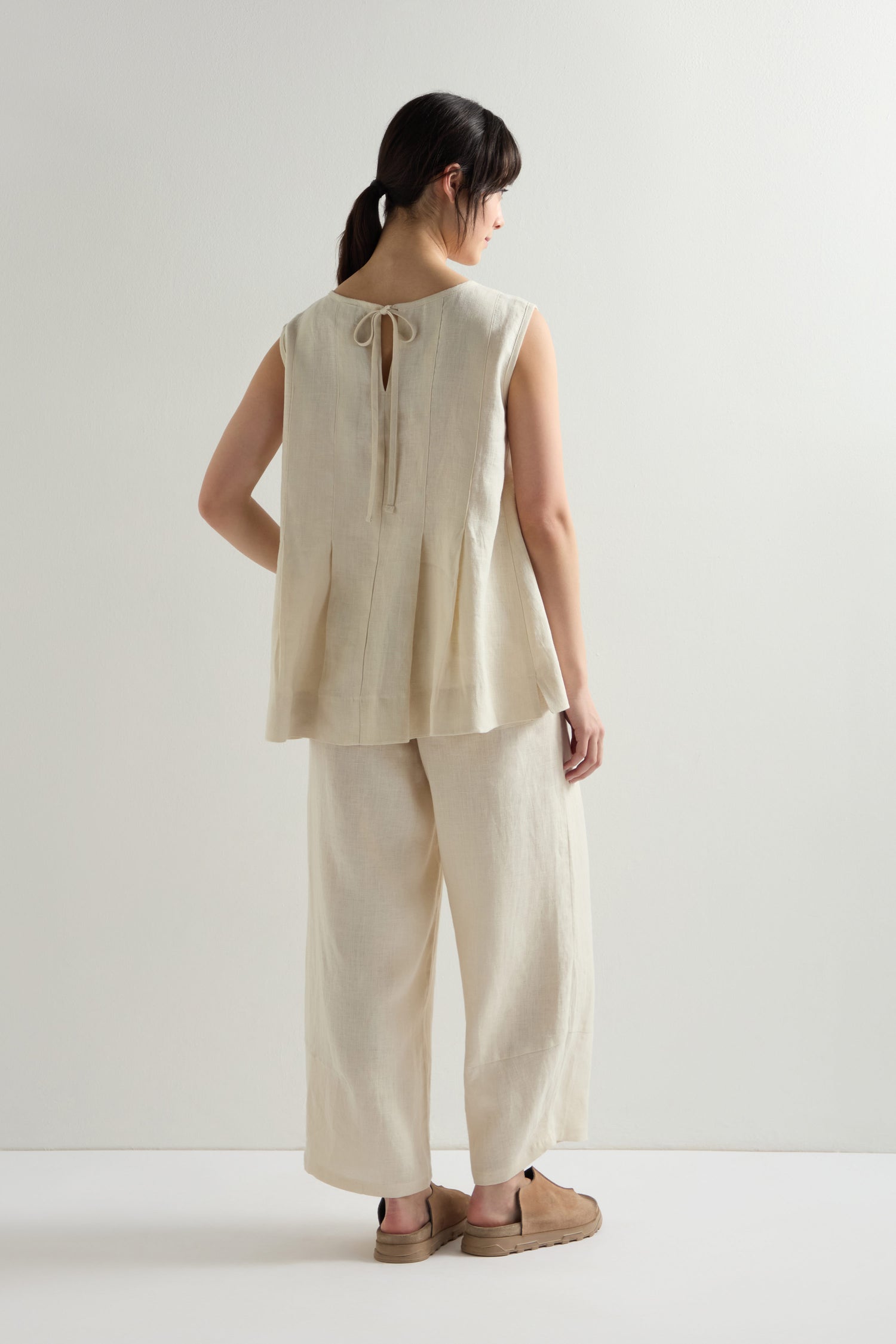 Linen Pleat Vest