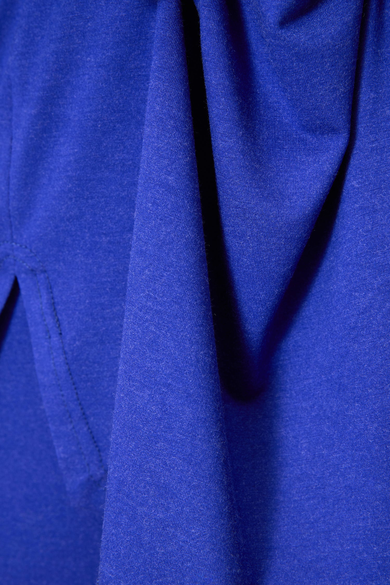 Close-up of the Soft Viscose Jersey Boxy Top in deep blue, highlighting its visible seams, soft folds, and relaxed fit.